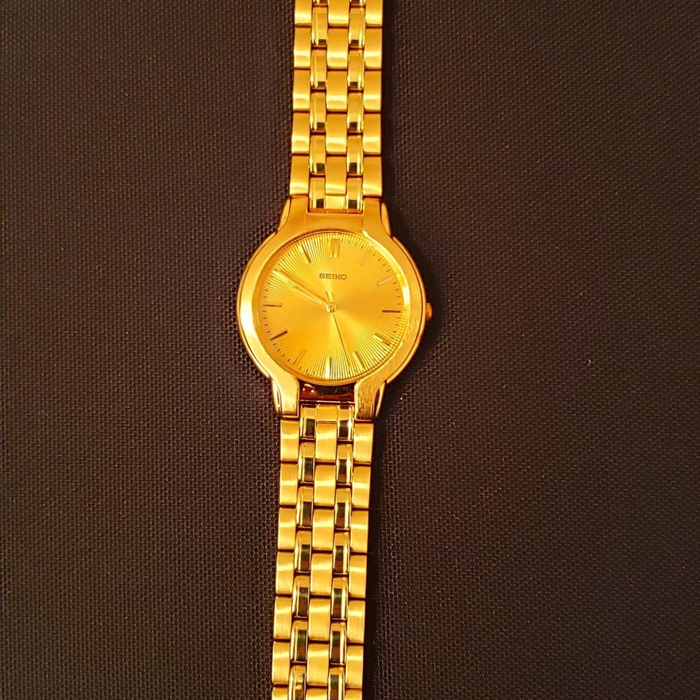 Vintage Seiko Quartz Gold Tone V701-7A70 Men's Wrist Watch (New With Tags)